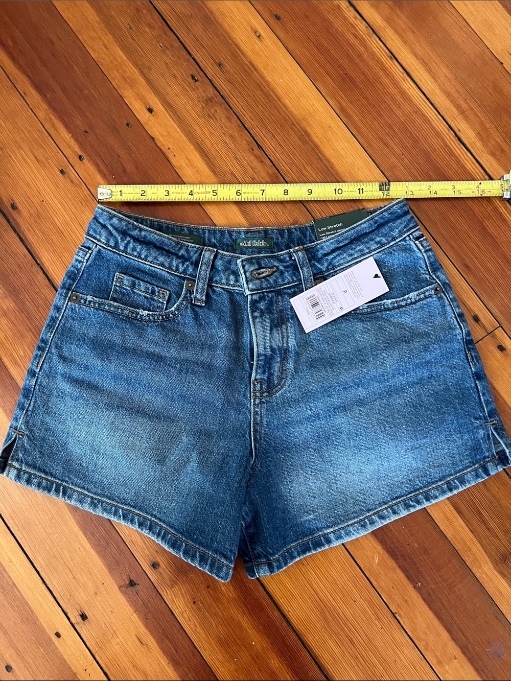 Wild Fable Mid Rise 4” Jean shorts